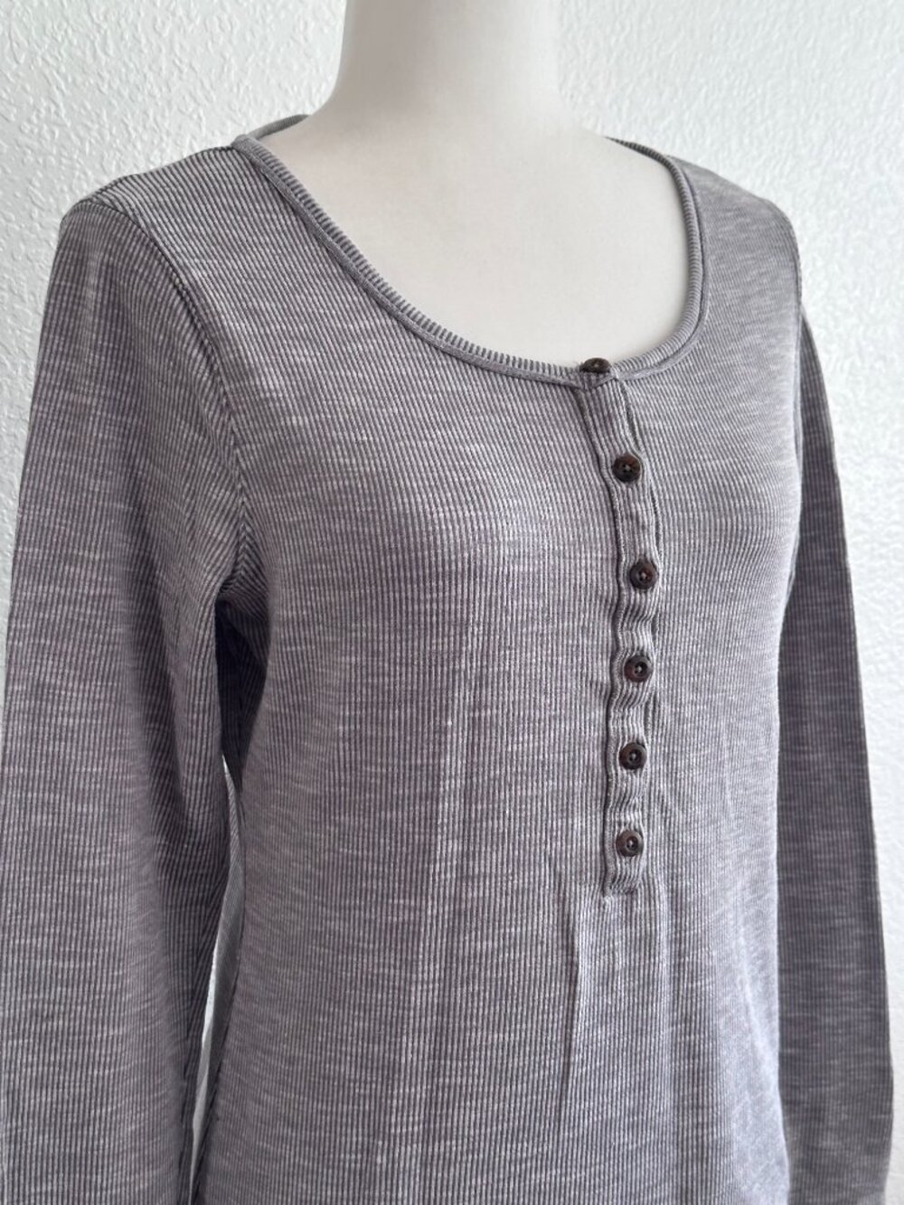 Universal Thread Gray Ribbed Henley Top | Size Medium | Button Front Long Sleeve - Picture 3 of 6